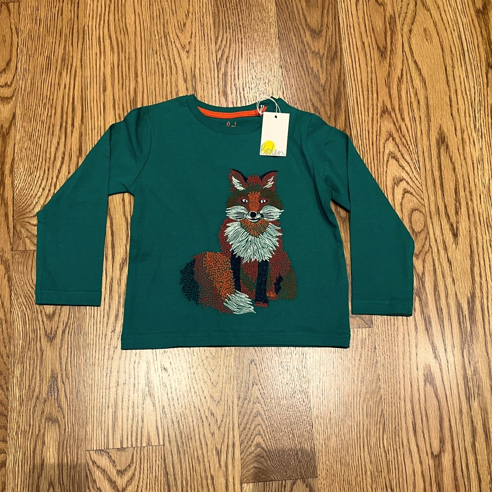 NWT $32 Mini Boden boys green tshirt with fox stitching appliqué 2-3 year size